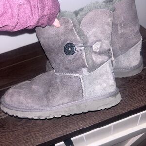 UGG Australia Gray Suede Bailey Button Boots (short)
